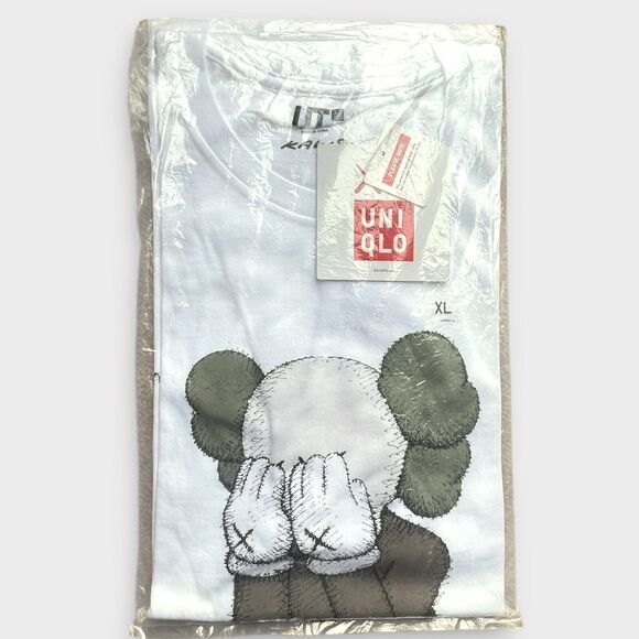 NWT Kaws x Uniqlo UT 2016 T-Shirt "Passing Through" Rare Collab White Tee Sz XL - Picture 1 of 1